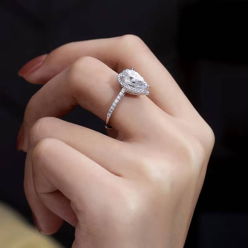 IGI 18K Gold 209CT Pear Cut Lab Diamond Rings IGI Wedding Diamond Engagement Ring