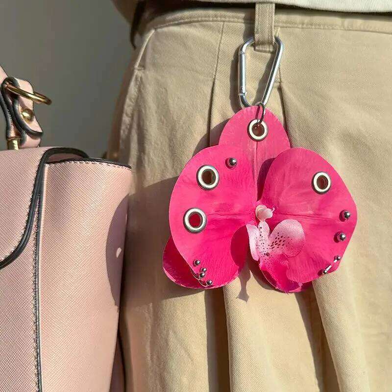 Exquisite Phalaenopsis Orchid Lily Keychain Creative Simulation Flower Bag Pendant Fashion Backpack Decoration Accessories Gifts Z260130