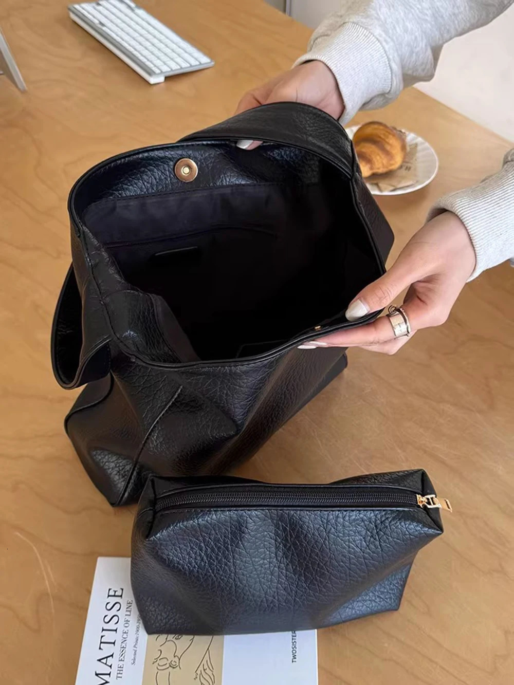 Casual Solid Color Soft PU Leather Womens Large Capacity Tote Bag Fashion Wide Shoulder Strap Female Single Shoulder Bag 260123