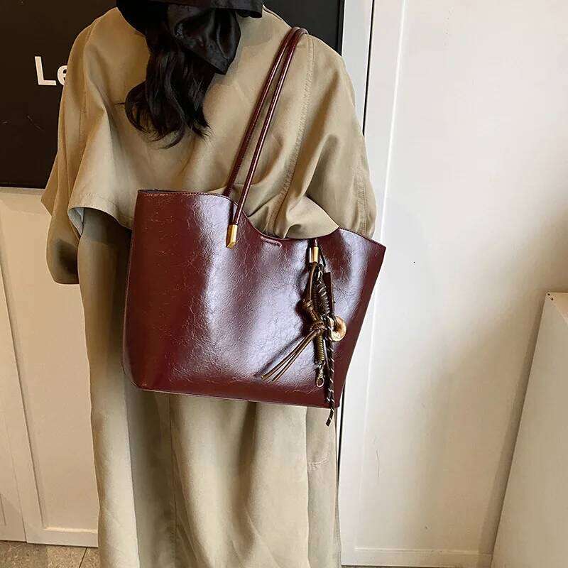 Large Capacity PU Hasp Fashion Versatile Commuting Women's Shoulder Bags High Quality Sewing Thread Tote Bag Z260130