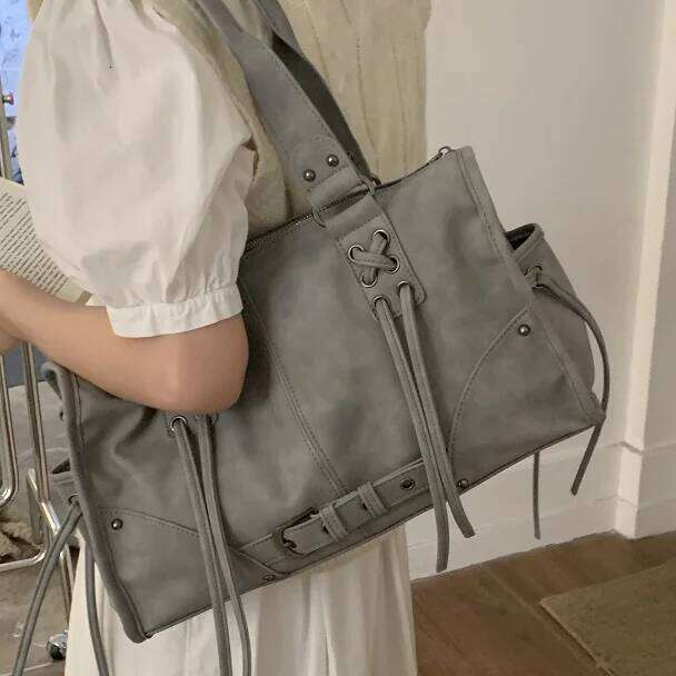 Branded Retro Motorcycle Handbag Stylish High-end Tassel Soft Large Capacity Buckle Shoulder Niche Underarm Bag Z260130