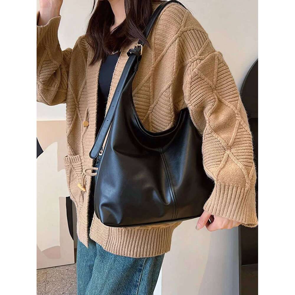 Vintage Large Capacity Shoulder for Women with Soft Solid Crossbody Bag Z260130