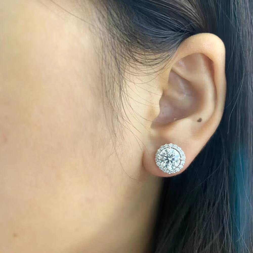 High Quality White Gold Round Brilliant Cut 05 Carat Lab-grown Diamond Stud Earrings Set Unisex IGI Certified