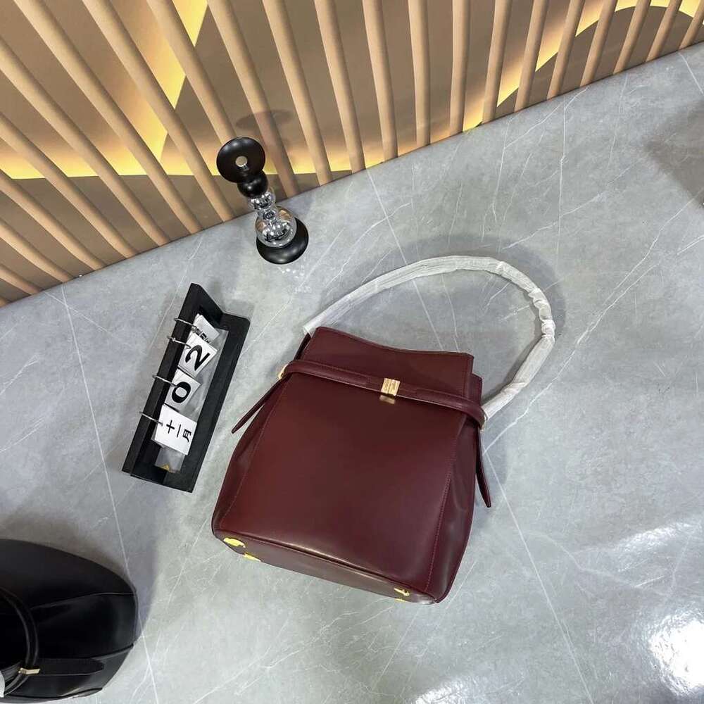 Hot Selling New Minimalist Indie Bucket Luxe Versatile Shoulder Commuter Simple Handheld Purse Premium Women's Bag Luxury Bags PIERRELOUES