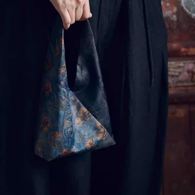 New Chinese Style National Flag Cheongsam Retro Song Brocade Xiangyun Silk Bucket Women Underarm Portable Small Handbag Makeup Bag Evergwish