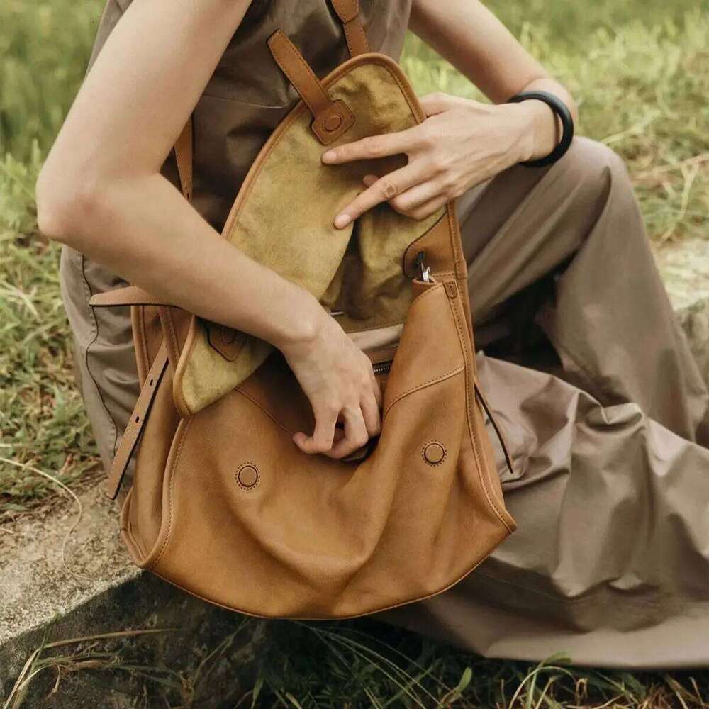 Large-Capacity Commuter Vintage Casual Shoulder Messenger Bag for Women Soft and Comfortable