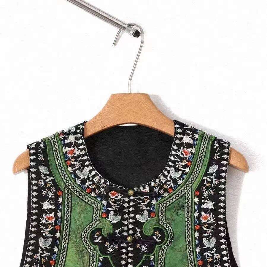 New national style Chinese heavy industry Tang suit retro imitation embroidery printed disc buckle top vest