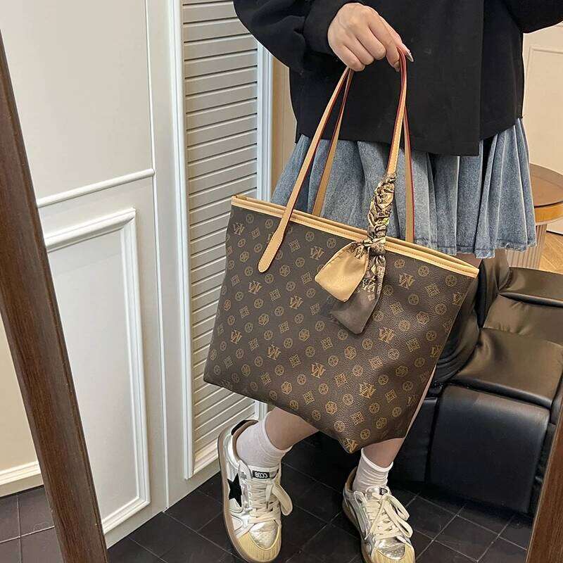 New zipper shoulder women's crossbody Paris fashion party shopping bag, equipped with luxury chain strap Z260130