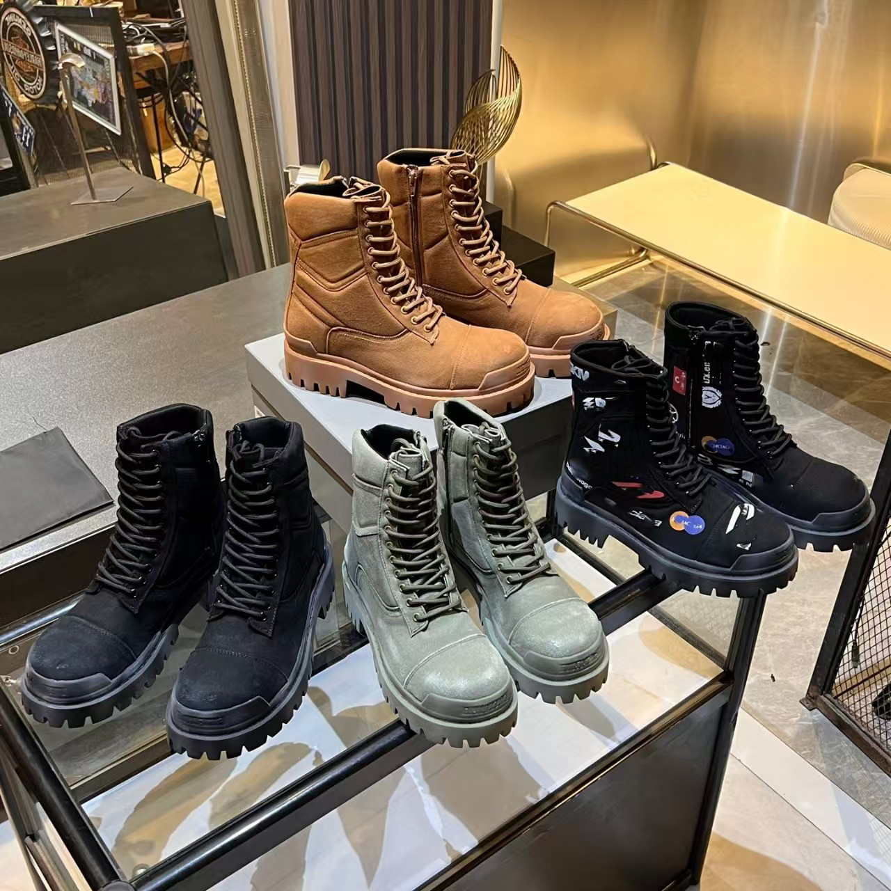 Designer Combat Strike Boot Alaska Fur Boots Tractor Stomper High Bootie Winter Snow Rain Fall Fluffy Furry Calfskin Low Thick Rubber Sole Classic Platform Boot