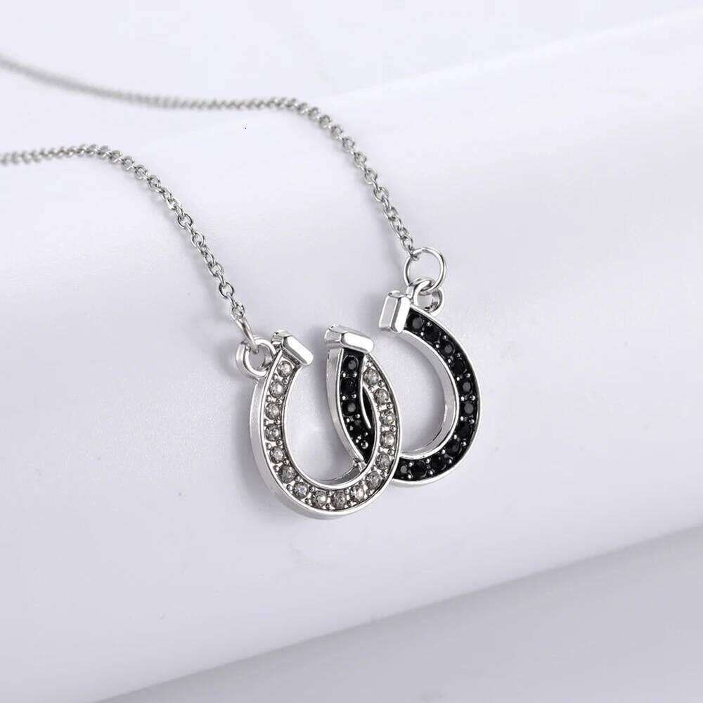 Lovely Double Horseshoe W shape Clavicle Crystal Hoof Pendant Necklace For Women Gift Lucky Rhinestone Jewelry