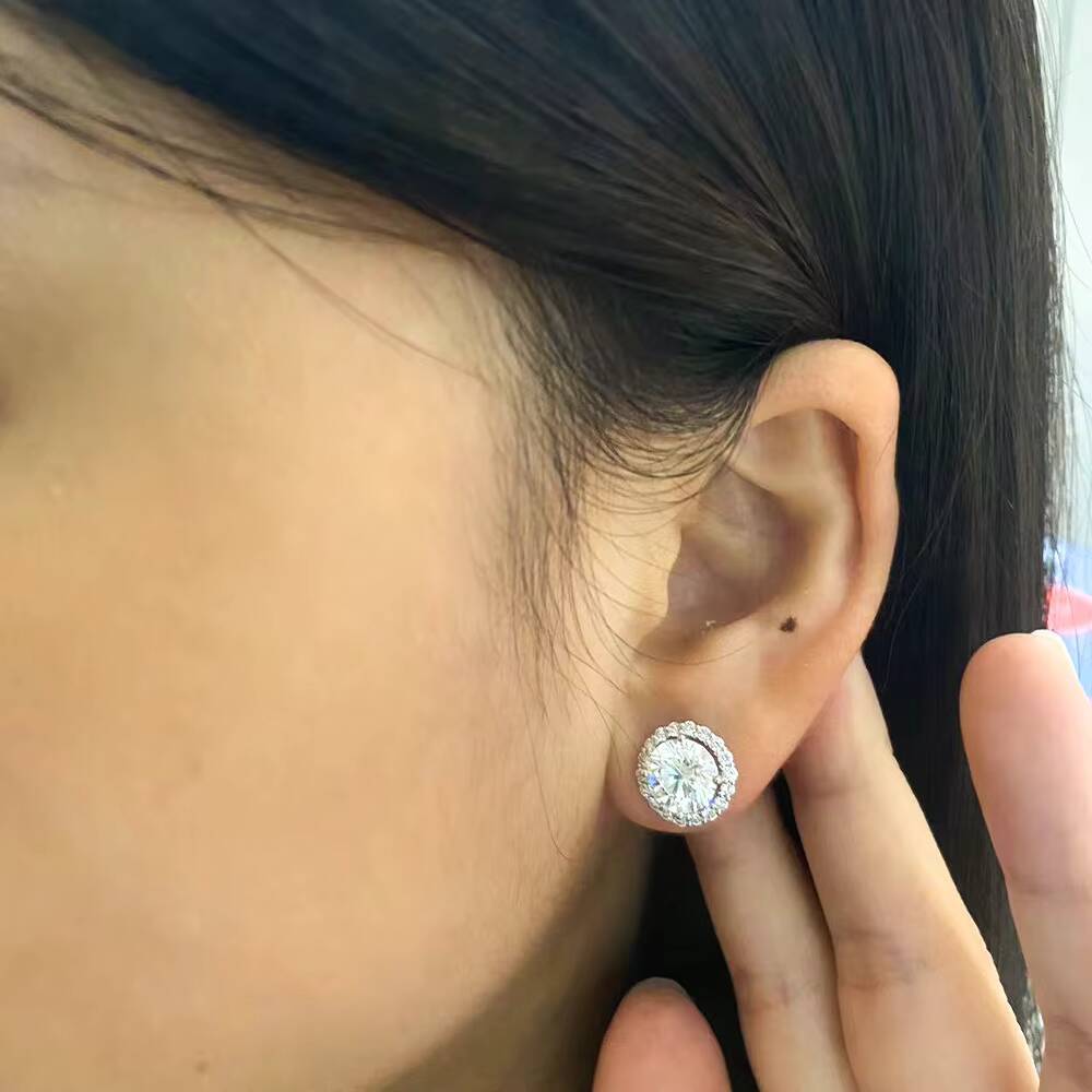 High Quality White Gold Round Brilliant Cut 05 Carat Lab-grown Diamond Stud Earrings Set Unisex IGI Certified
