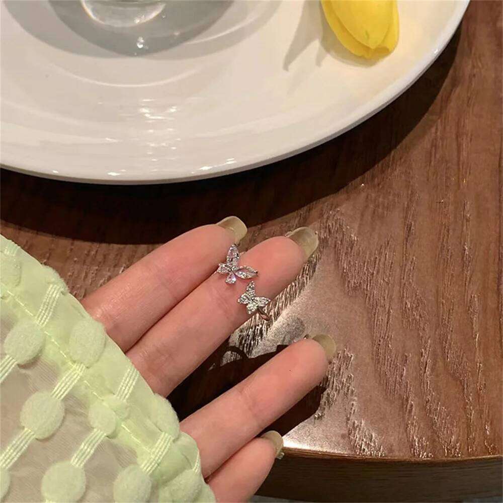Fashion Adjustable Open Acrylic Crystal Butterfly For Women Kpop Silver Color Zircon Finger Ring Party Jewelry Wholesale XJ260130