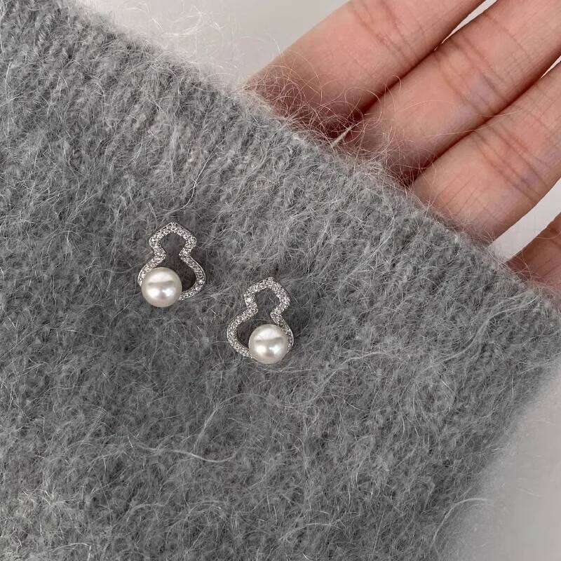 Chinese-Style Pearl Gourd with a Feel, Micro-Inlaid Zircon for Women, Light Luxury Niche High-End New Earrings