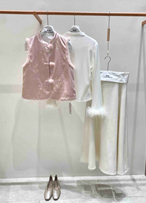 Zhihetang Winter Chinese Style Stand Collar Padded Thickened For Women New Year Festive Layered Vest LEEGO LENS