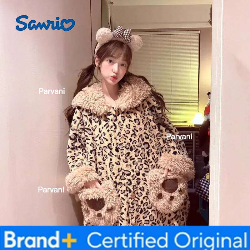 Sanrio Cartoon Hello Kitty hooded coral velvet nightgown Kawaii thickened warm and comfortable cloak home clothes holiday gift H260130