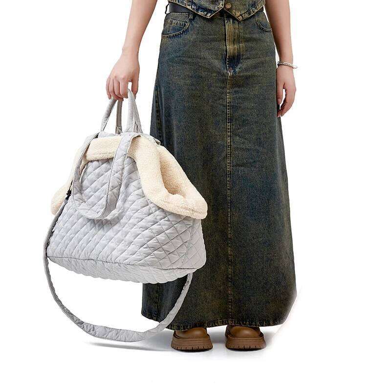 Pet for Cat or Small Dogs Fashion Quilted Bags Big Capacity Light Weight Soft Warm Dog Carrier with Removable Lining 26H0130