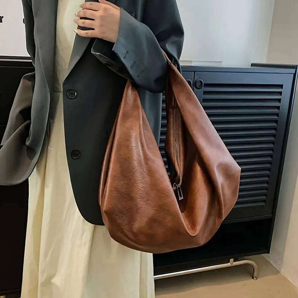Large capacity underarm shoulder for women's new casual minimalist dumpling bag, fashionable and versatile commuting bag Z260130