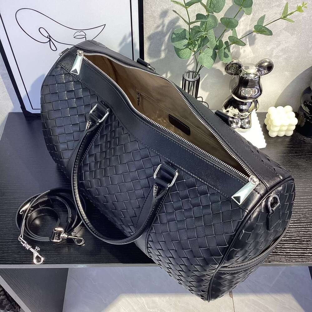 Totebag Shoulder ROSE NOIRE European And American Genuine Leather Luxury High End Women S Monogram Messenger Baguette Round Bag