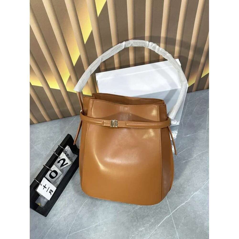Hot Selling New Minimalist Indie Bucket Luxe Versatile Shoulder Commuter Simple Handheld Purse Premium Women's Bag Luxury Bags PIERRELOUES