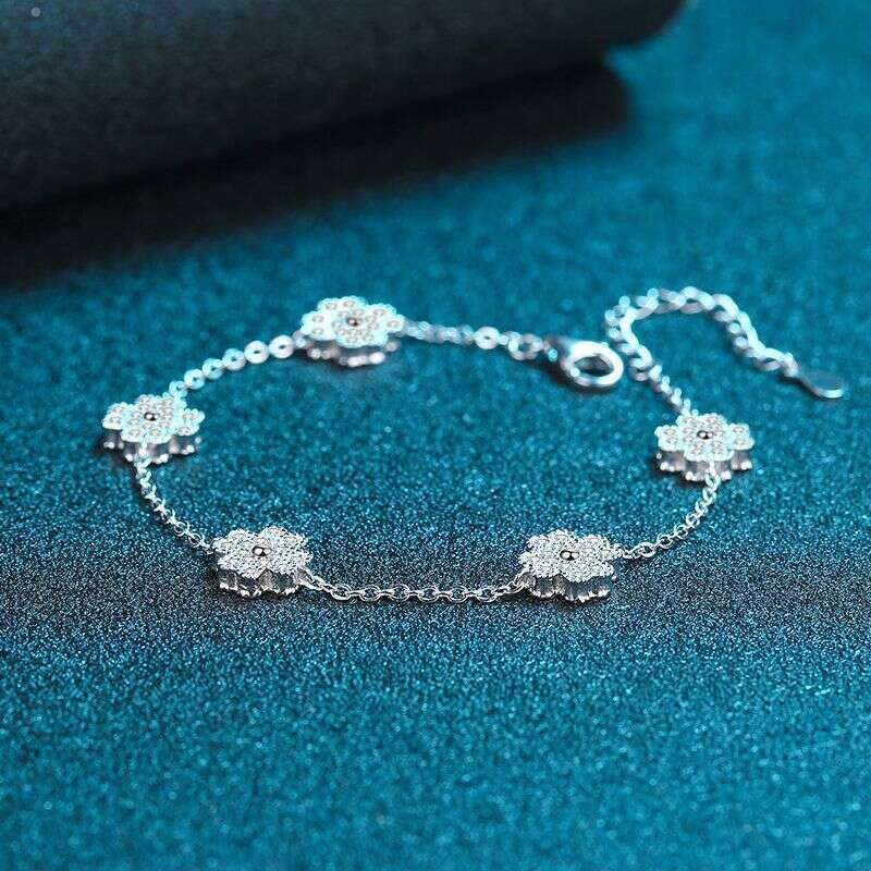 DHCollections-- XDY Pure Sier Women's Light Versatile Chain Five-Flower Four-Leaf Clover Micro-Paved Moissanite Bracelet