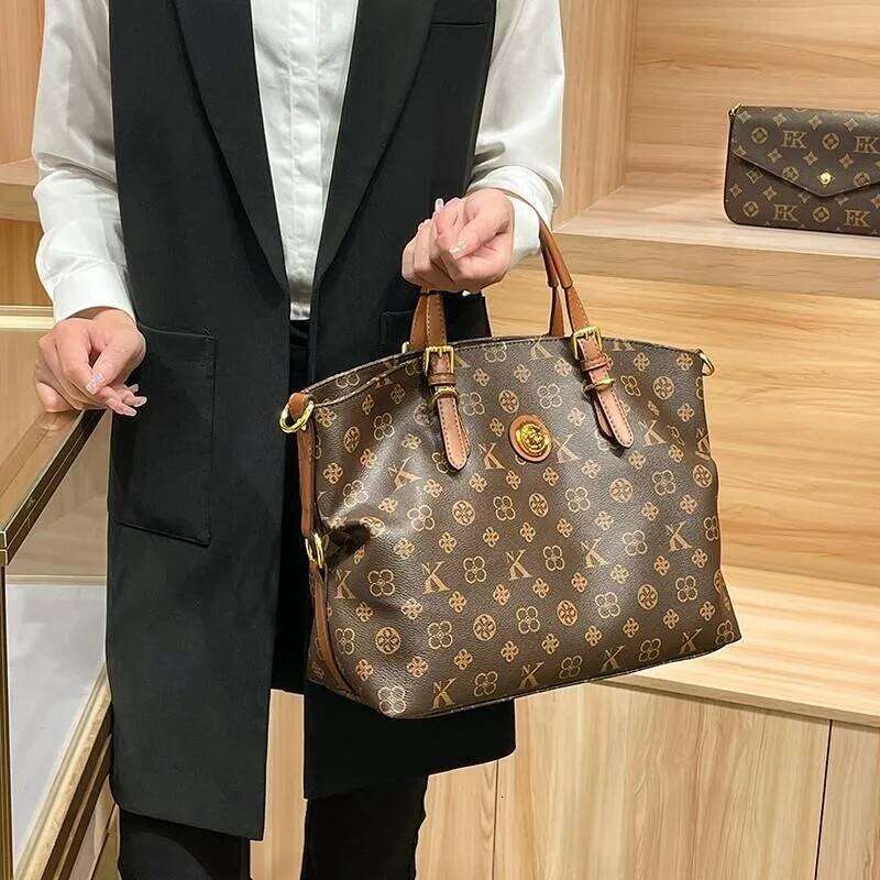 Ladies' Light Luxury New High-End Fashion Retro Handbag Shoulder Large Capacity Crossbody Tote Bag