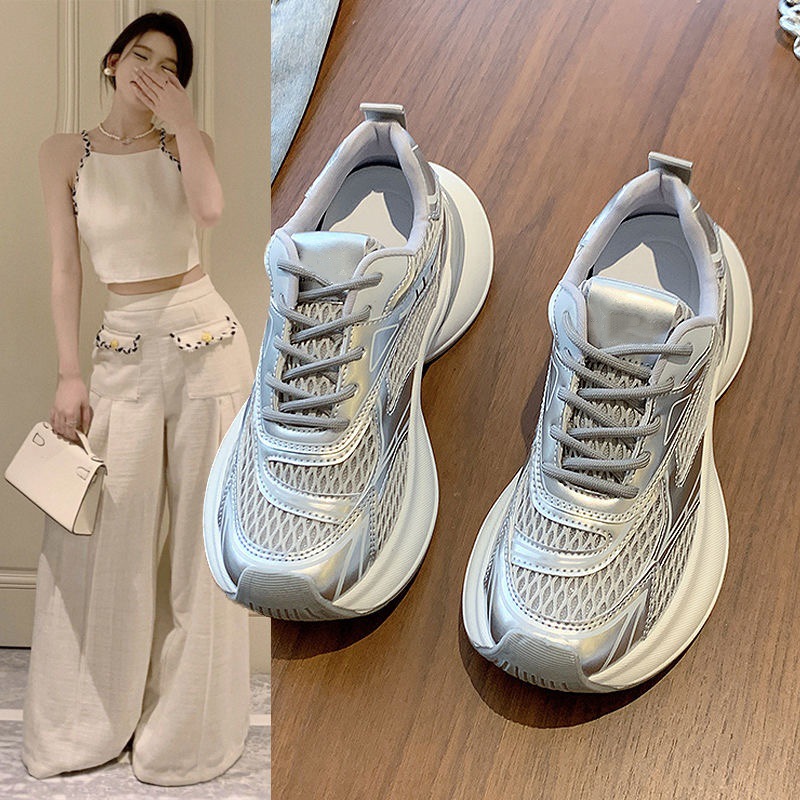 Women's Autumn New Thick Soled Retro Versatile Round Toe Lightweight Casual Sports Shoes.