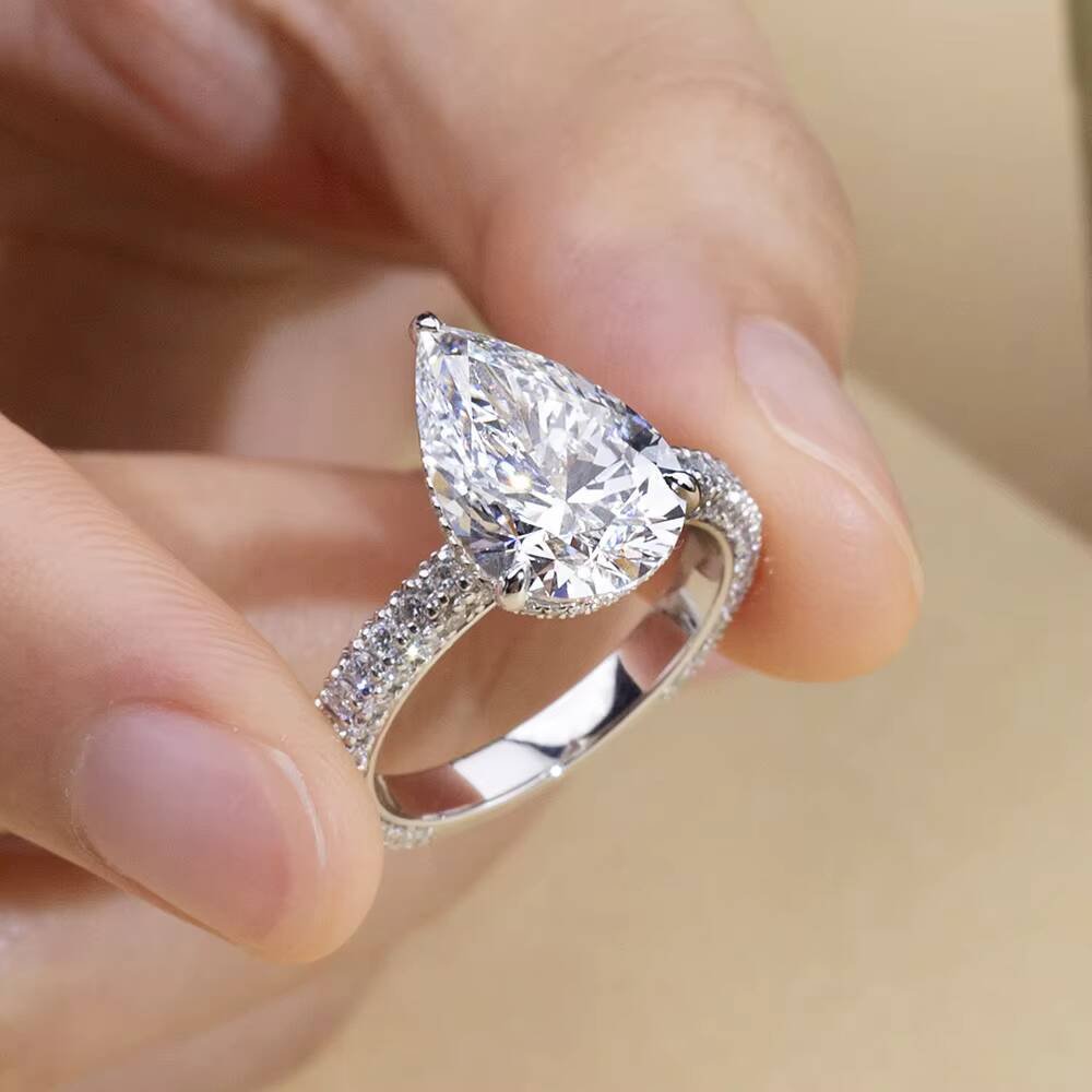 Custom IGI Certificate Gold Jewelry 18K Pear Cut 5CT E VVS2 Lab Grown Diamond Ring MSR-1897