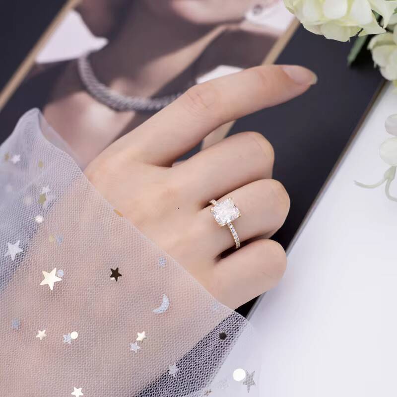 IGI 18K Gold 263CT Princess Cut Lab Diamond Rings Customized Wedding Diamond Engagement Ring