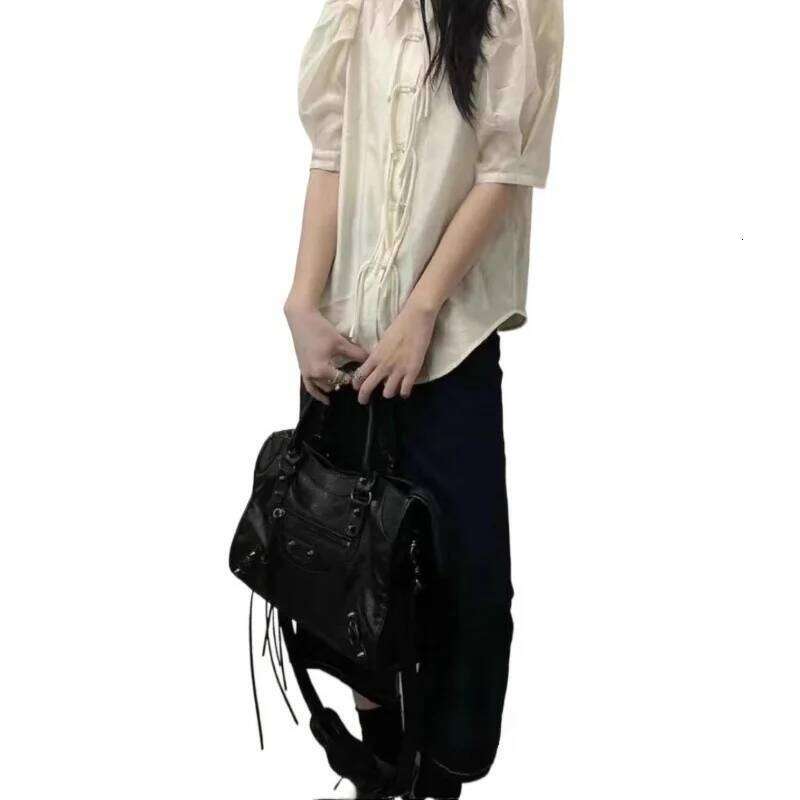 Street Style Rivet Tote Large Capacity Single Shoulder Crossbody Handbag Versatile Parisian Bag Fashionable Streetwear High Quality Luxury Bag LEMON K