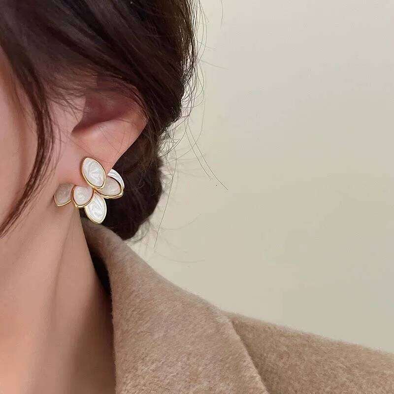 Vintage White Enamel Drip Oil Shell Leaf Stud For Women Elegant Metal Irregular Petals Temperament Earrings Jewelry