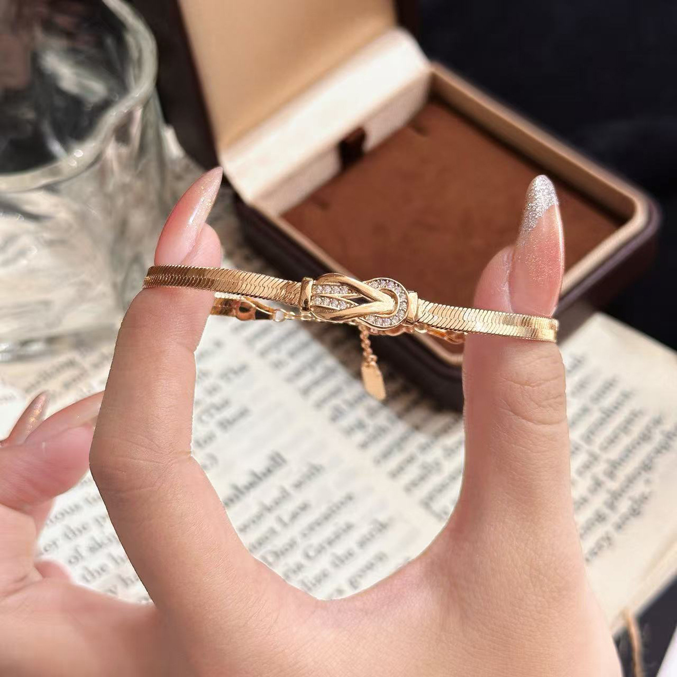 Bracelet French Snake Bone Dynamic Horseshoe Buckle Bracelet For Women Classic Thousand Gold Style High-End Design Sense Bracelet