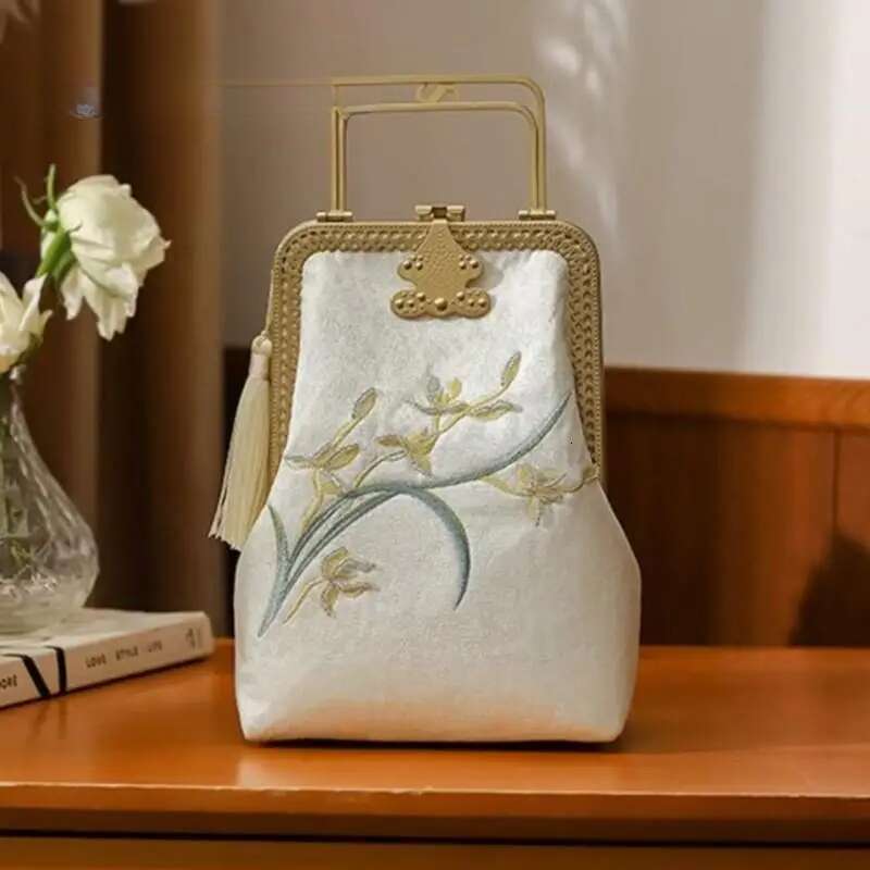 Johnature New Silk Cheongsam Ladies Mini Bags Antique Handbag Handmade Embroidery Tassel Elegant Floral Shoulder Bag KABAHEBINGJUE