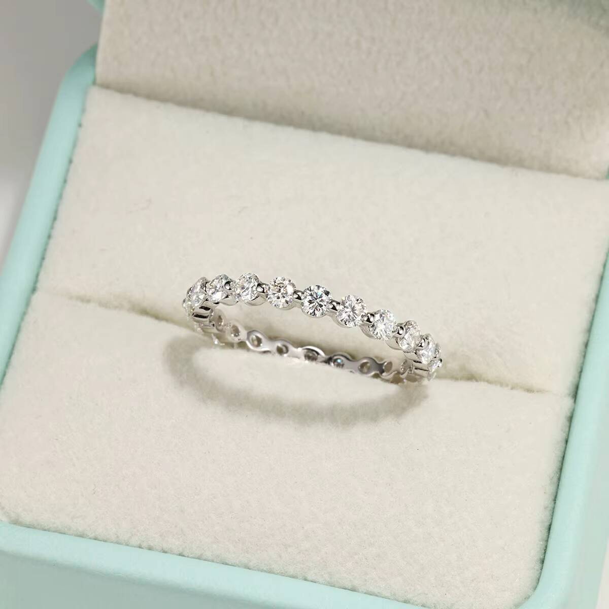 Factory Wholesale Luxury Bling Moissanite Diamond Women Eternity Ring for Engagement Wedding Sterling Silver Ring