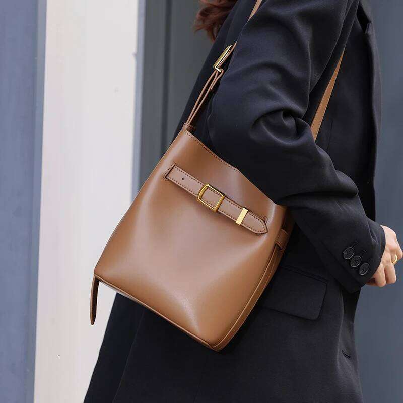 Women's Genuine Leather Cowhide Bucket Shoulder Bag Vintage Handbag Crossbody Luxury Designer Commuting Handbag
