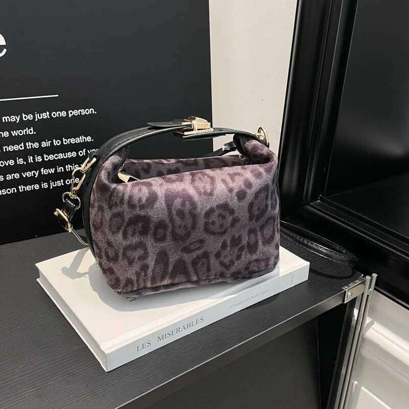 New Retro Leopard Print Shoulder for women Frosted Personality Design Street Trend Commuter Versatile female Crossbody Bag