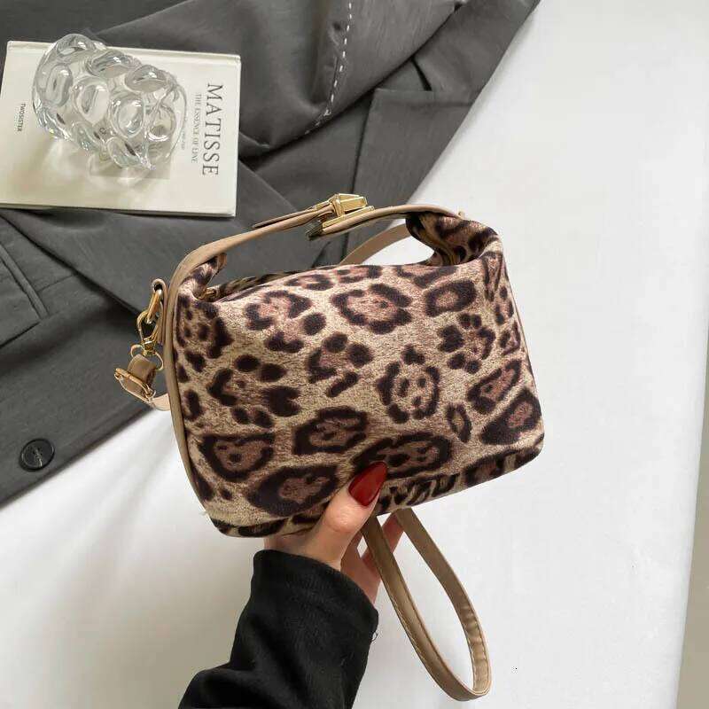 New Retro Leopard Print Shoulder for women Frosted Personality Design Street Trend Commuter Versatile female Crossbody Bag