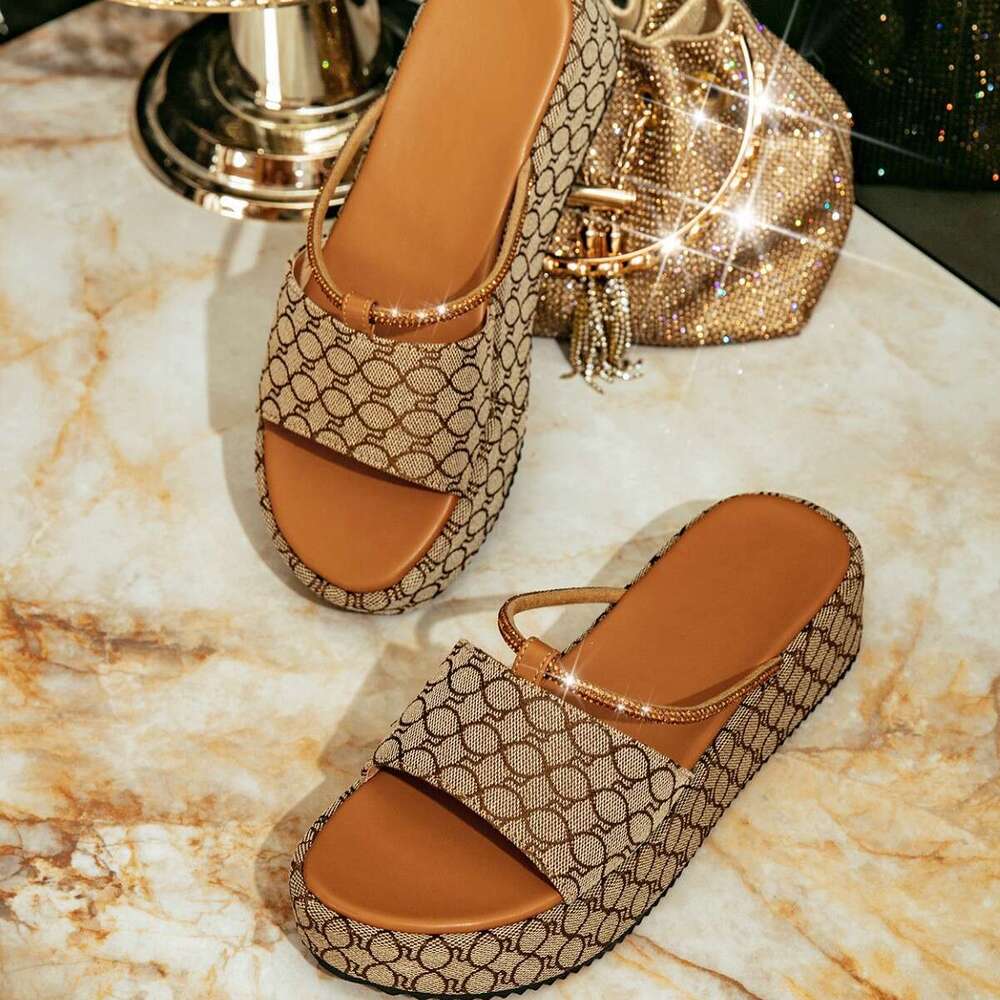 Platform Slippers for Women 42 Large Size 2026 Casual One-Strap Outdoor Retro Design Shoe Fashion Rhinestone Strap Sandals