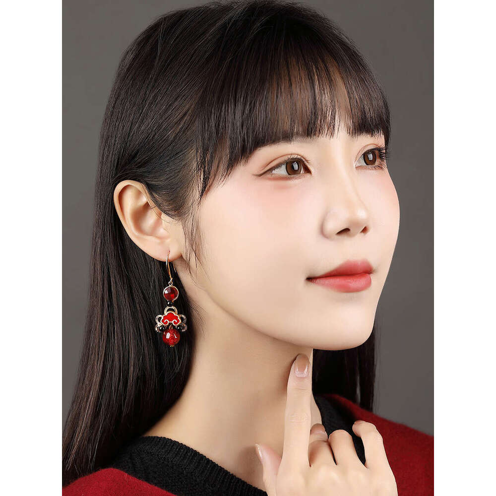 Chinese Style Red Year New Festive Exquisite Bride with Classical Features 2024 Earrings for Women