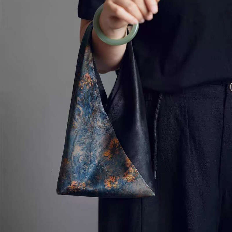 New Chinese Style National Flag Cheongsam Retro Song Brocade Xiangyun Silk Bucket Women Underarm Portable Small Handbag Makeup Bag Evergwish