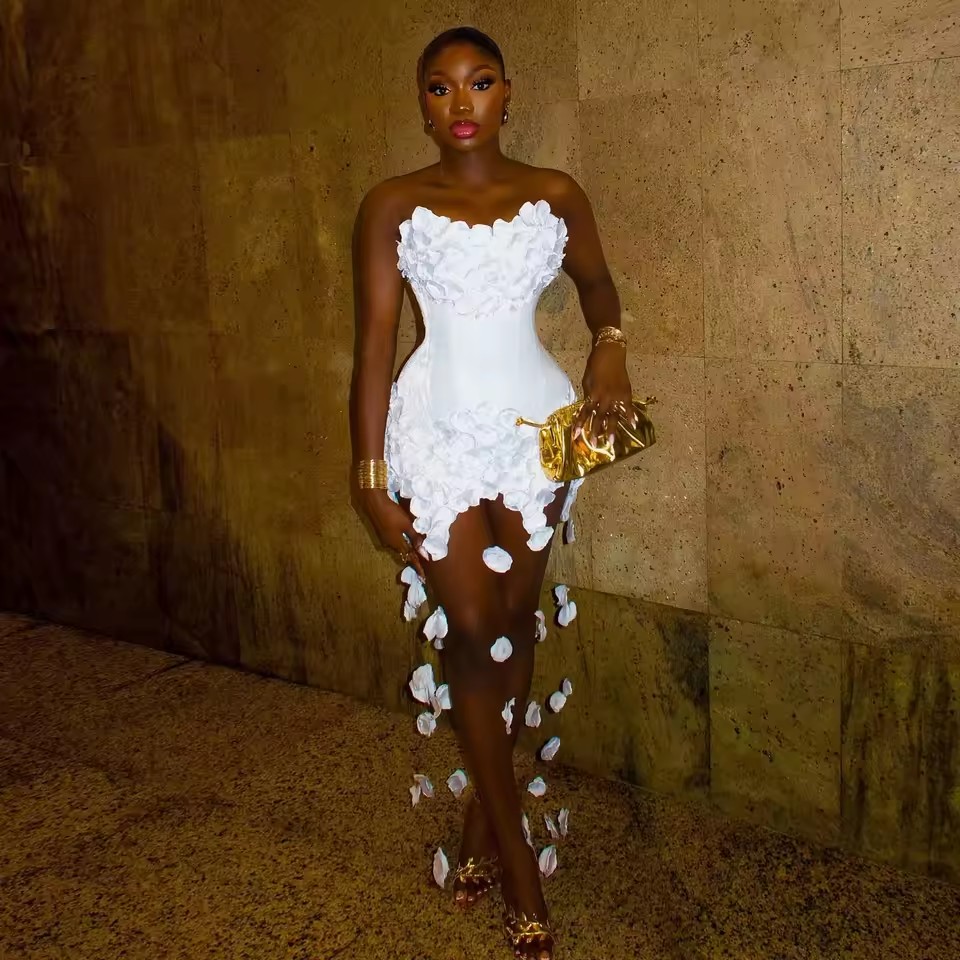 Alluring White Petals Cocktail Party Dresses For Women Aso Ebi Strapless Sexy Prom Formal Gowns Illusion Skirt Dropping Flowers Homecoming Night Club 
