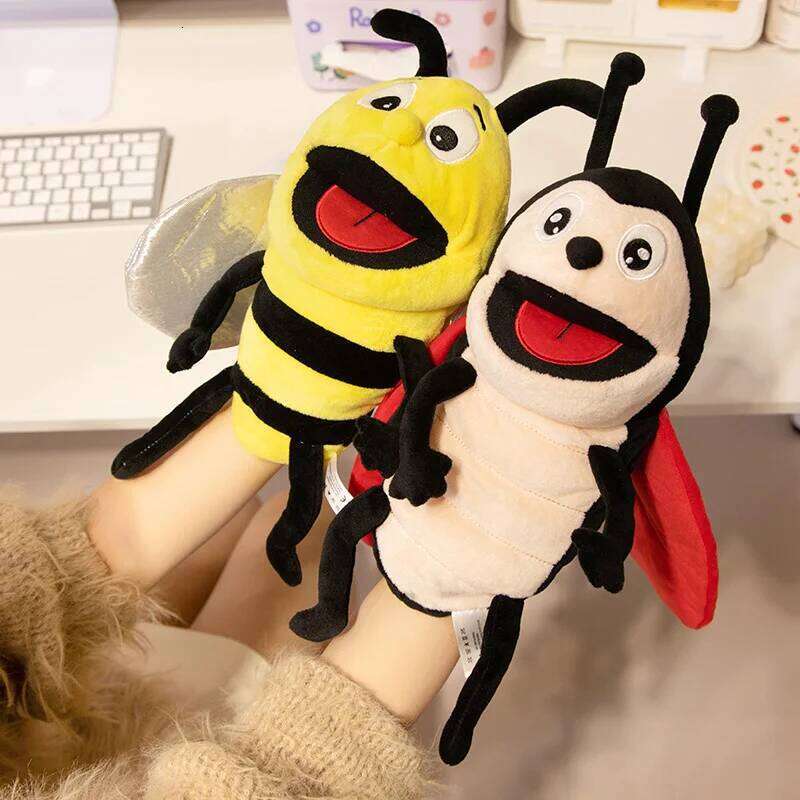 30cm Kid Plush Insects Animal Caterpillar Ladybug Hand Puppets Doll Family Storytelling Role-playing Finger Toy Y260128