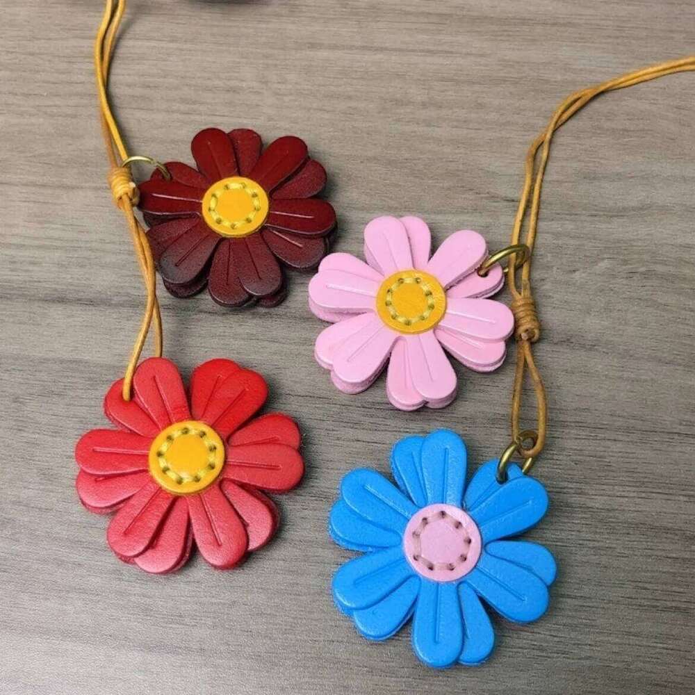 Genuine Leather Sunflower Bag Charm Handmade Keychain Cute Car Accessory Z260130