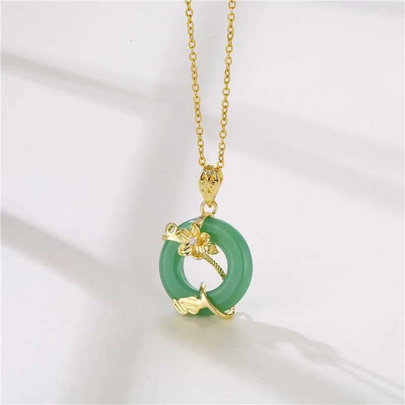 New In Retro Gold Color Flower Wrap Green Ping An Buckle Pendant Necklaces For Women Temperament Female Clavicle Chain Jewelry Y260130