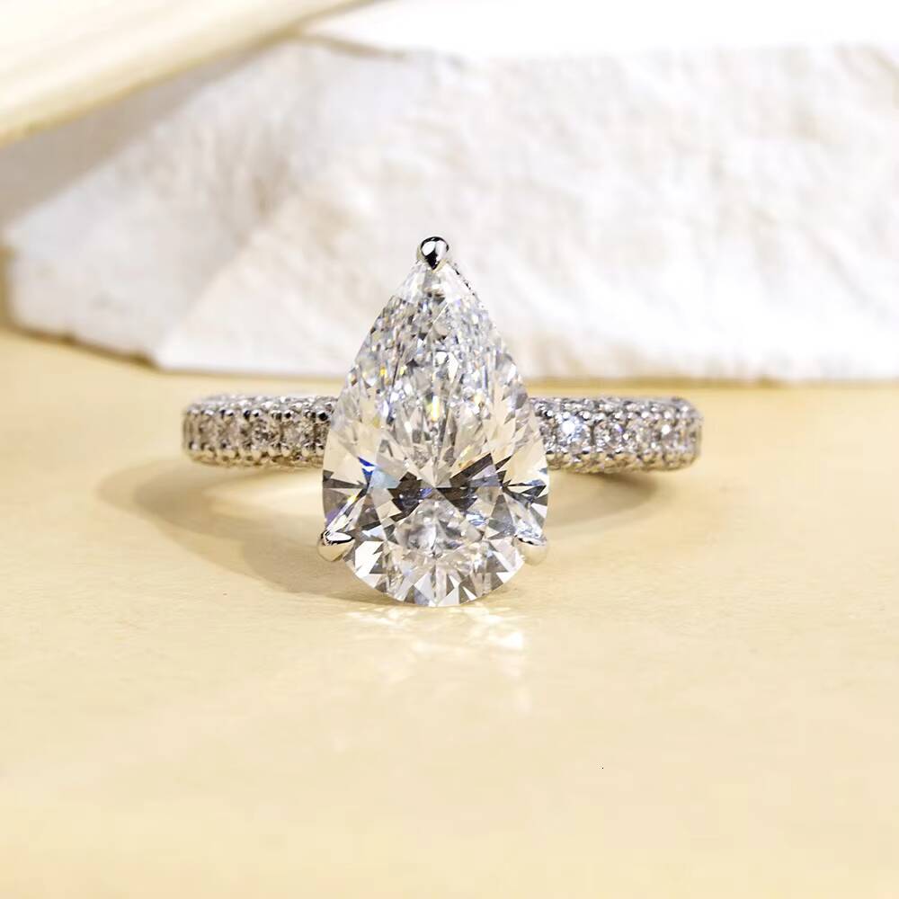 Custom IGI Certificate Gold Jewelry 18K Pear Cut 5CT E VVS2 Lab Grown Diamond Ring MSR-1897