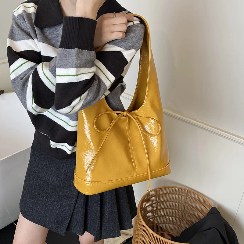 Autumn Womens Versatile Commute Handbags Chic Bow Oil Wax Leather Tote Bags Korean Texture Soft PU Simple Shoulder Bags 260123