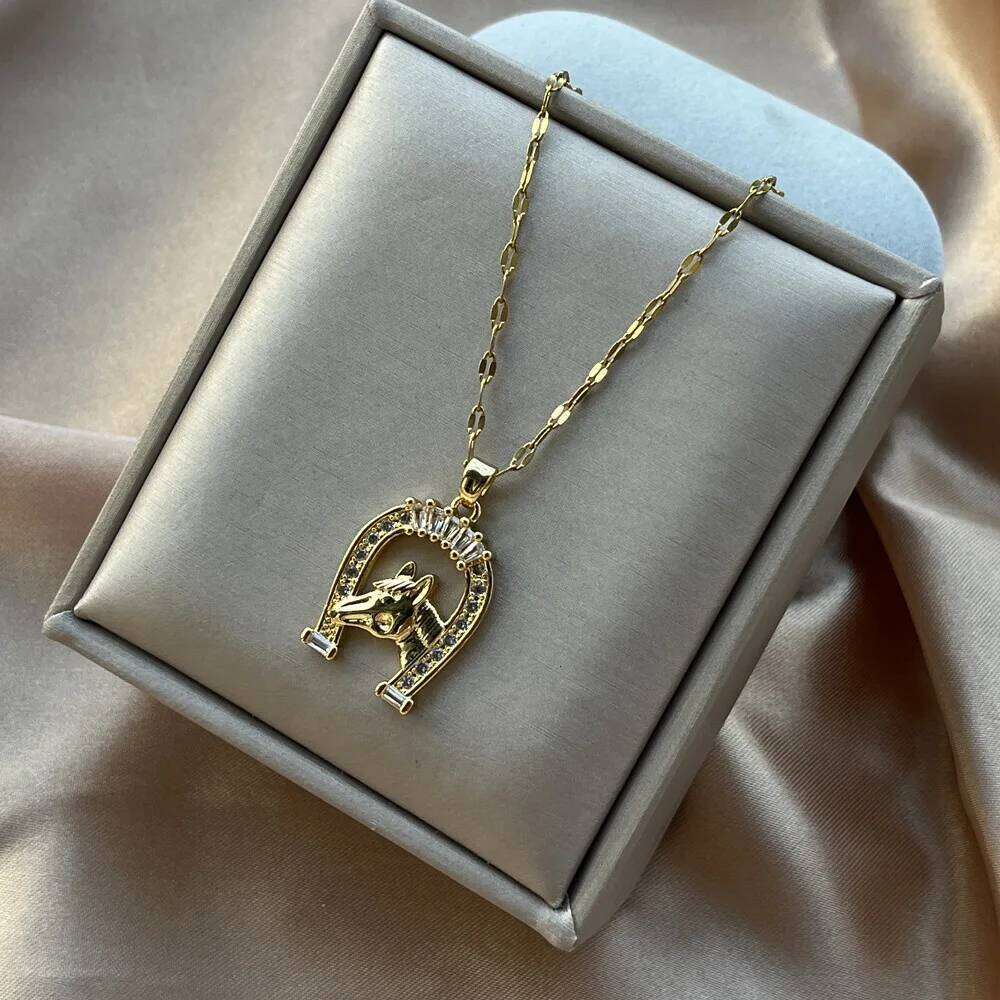 Fashion Cubic Zircon U Shape Horse Necklace Gold Plated Hoseshoe Pendant for Women Engagement Animal Jewelry Anniversary Gift