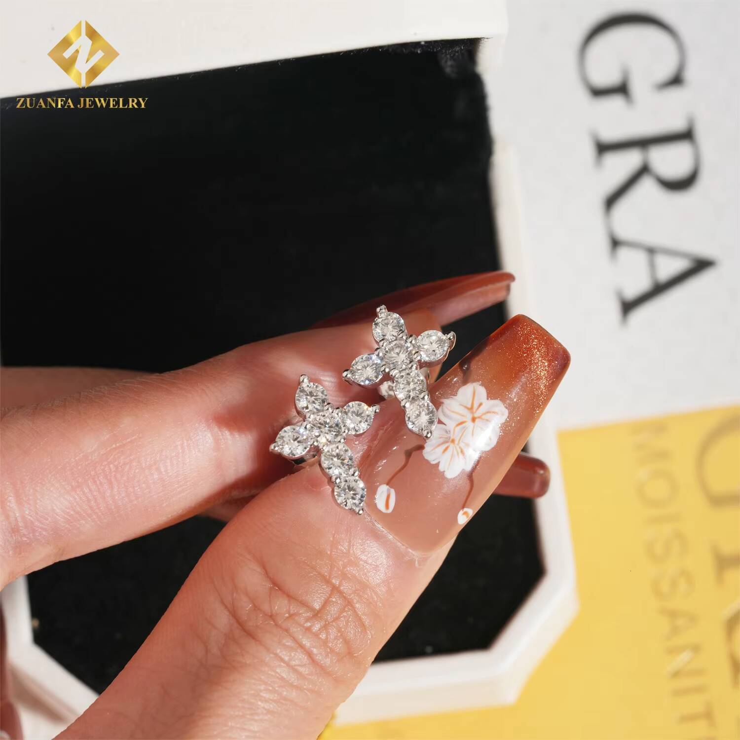 Fine Hip Hop Moissanite Jewelry Iced Out VVS Moissanite Diamond Ear Studs 925 Sterling Silver Cross Stud Earrings for Men Women