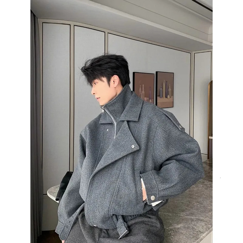 Autumn Winter Short Woolen Coats Men Cotton Clips Fake Two Pieces Stand Collar Simple Parkas Irregular n Thickening Jackets 260122