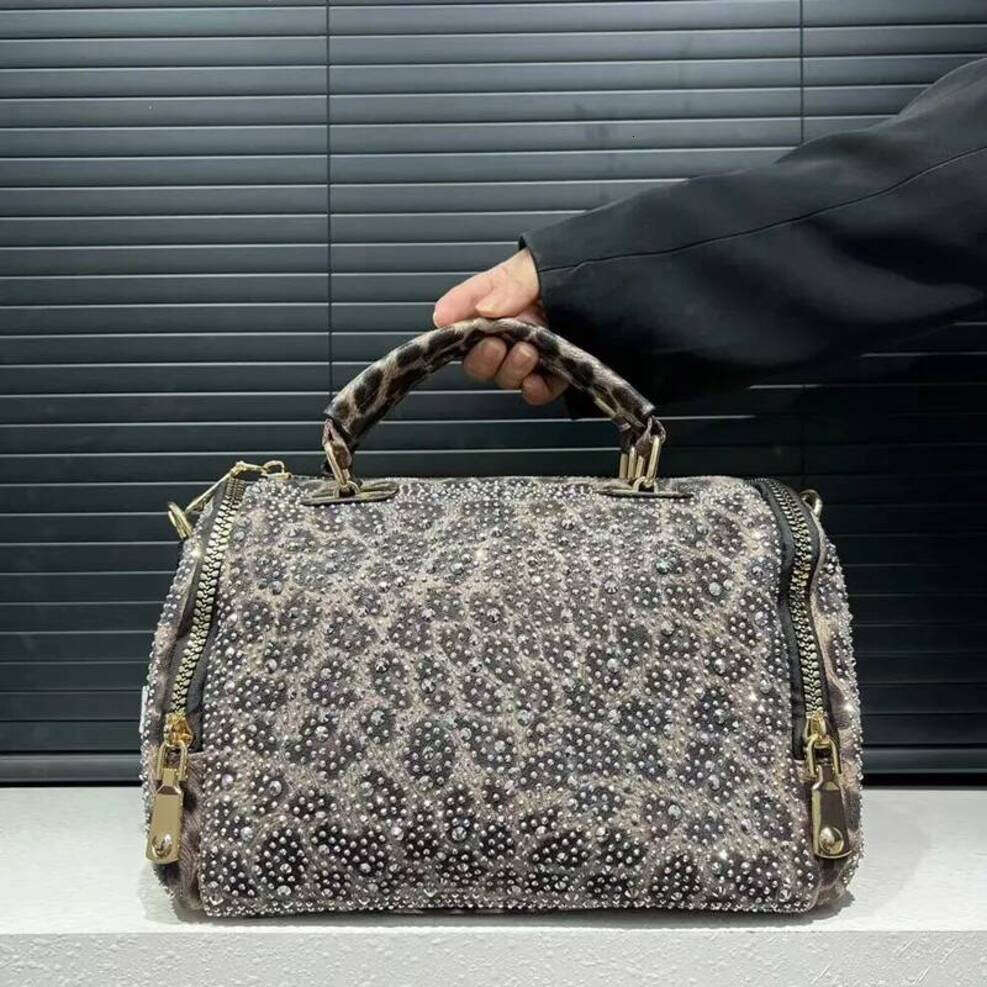 OLOEY 2025 Women Retro Trendy Large Capacity Leopard Print Tote Luxury creativity Women's Full Inlaid Diamond Handbags Shoulder Bag