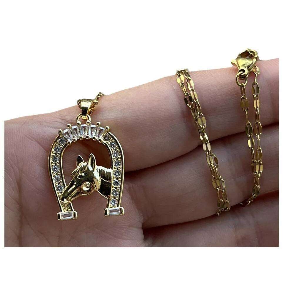 Fashion Cubic Zircon U Shape Horse Necklace Gold Plated Hoseshoe Pendant for Women Engagement Animal Jewelry Anniversary Gift
